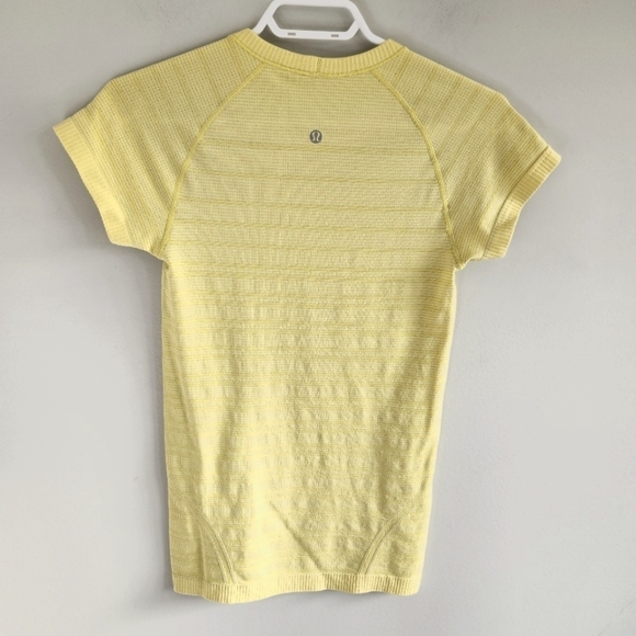Lululemon Run: Swiftly Tech Short Sleeve Yellow Gym Workout Yoga T-shirt Size 6 - Picture 4 of 8